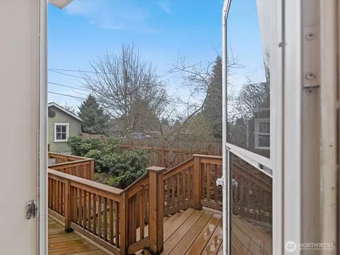 Exterior - 1301 Oakes Ave, Everett, WA 98201 photo 3 of 9