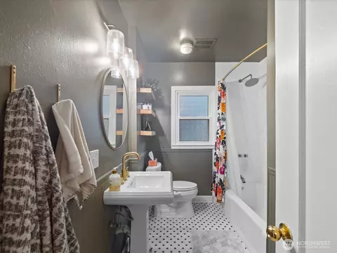 Bath - 1301 Oakes Ave, Everett, WA 98201 photo 1 of 1
