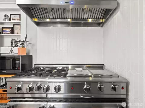 Kitchen - 1301 Oakes Ave, Everett, WA 98201 photo 7 of 7
