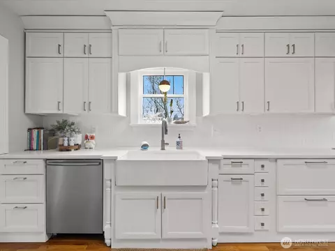 Kitchen - 1301 Oakes Ave, Everett, WA 98201 photo 2 of 7
