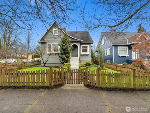 Exterior - 1301 Oakes Ave, Everett, WA 98201 photo 2 of 9