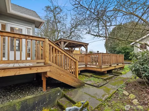 Exterior - 1301 Oakes Ave, Everett, WA 98201 photo 8 of 9