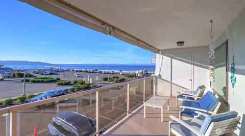 22222 Dock Ave S #1B, Des Moines, WA 98198