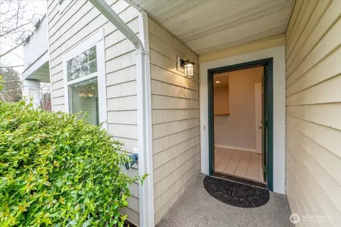 5812 S 234th St #11-1, Kent, WA 98032