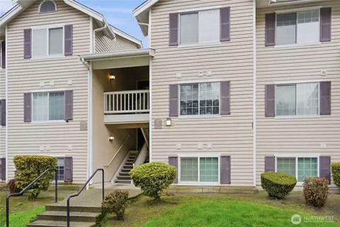 19230 Forest Park Dr NE #H-327, Seattle, WA 98155