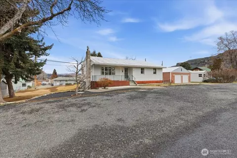 118 Washington Pl, Electric City, WA 99123