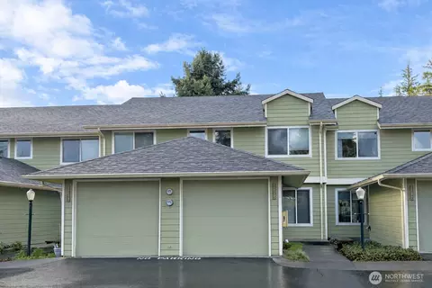 3935 NW Fairway Ln, Bremerton, WA 98312