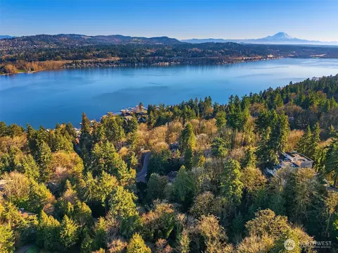 43 Fernbrook Dr, Mercer Island, WA 98040