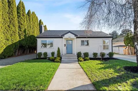 1802 Douglas St, Mount Vernon, WA 98273