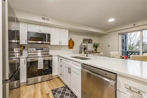 3939 10th St SE #B4, Puyallup, WA 98374