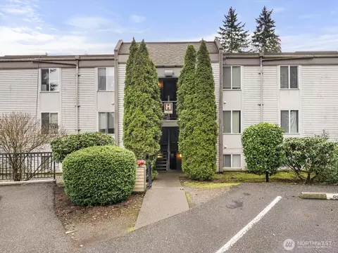 14605 34th St NE #H19, Bellevue, WA 98007