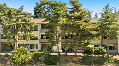 13611 NE 8th St #106, Bellevue, WA 98005