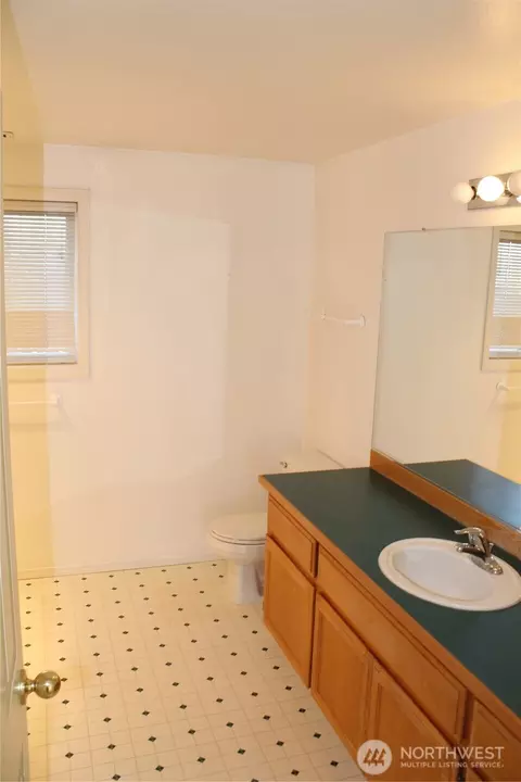 Bath - 2120 NW Douglas Loop, Camas, WA 98607 photo 2 of 5