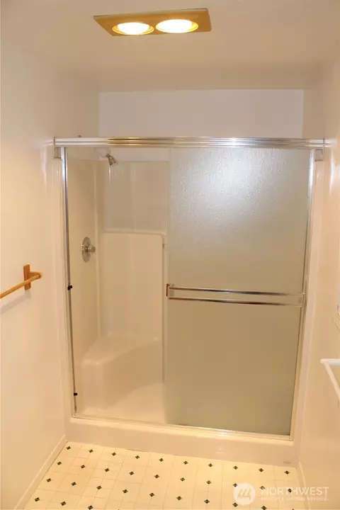 Bath - 2120 NW Douglas Loop, Camas, WA 98607 photo 3 of 5