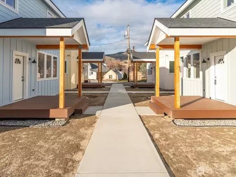Exterior - 413 E Okanogan Ave, Chelan, WA 98816 photo 2 of 2