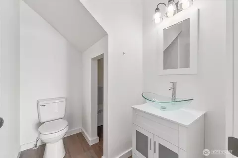 Bath - 413 E Okanogan Ave, Chelan, WA 98816 photo 3 of 3