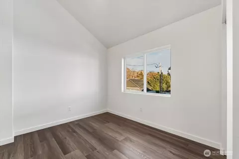 Bedroom - 413 E Okanogan Ave, Chelan, WA 98816 photo 6 of 6
