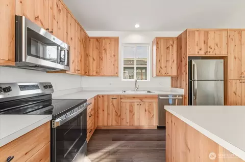 Kitchen - 413 E Okanogan Ave, Chelan, WA 98816 photo 2 of 3