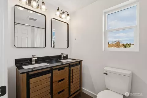 Bath - 413 E Okanogan Ave, Chelan, WA 98816 photo 1 of 3