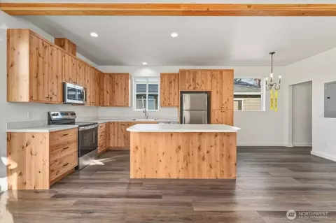 Kitchen - 413 E Okanogan Ave, Chelan, WA 98816 photo 1 of 3