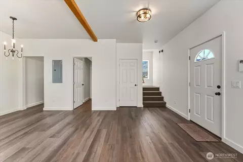 Entry Way - 413 E Okanogan Ave, Chelan, WA 98816 photo 1 of 3