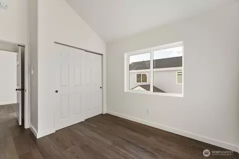 Bedroom - 413 E Okanogan Ave, Chelan, WA 98816 photo 4 of 6
