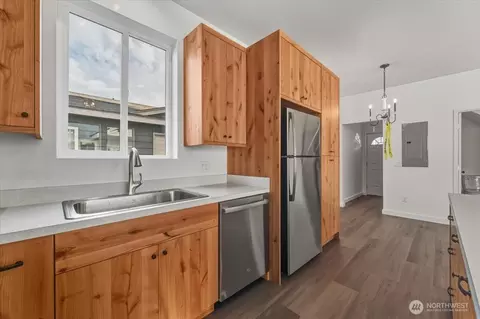 Kitchen - 413 E Okanogan Ave, Chelan, WA 98816 photo 3 of 3