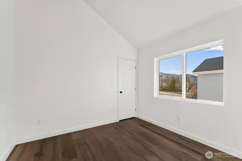 Bedroom - 413 E Okanogan Ave, Chelan, WA 98816 photo 3 of 6