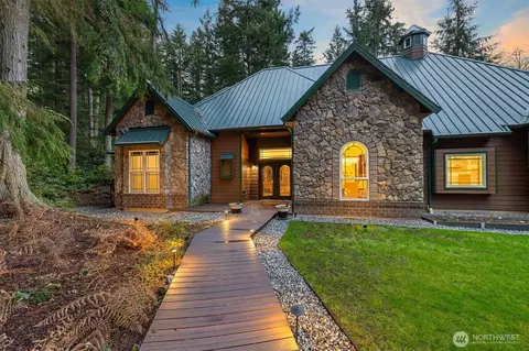 1059 Evergreen Ln, Freeland, WA 98249