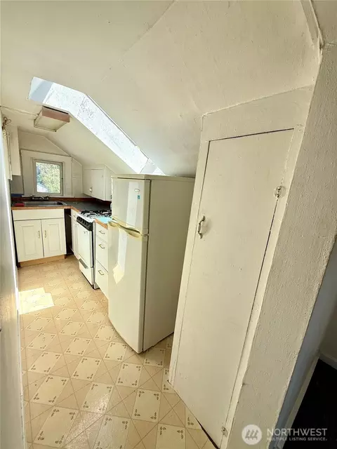 Kitchen - 2515 Oakes Ave, Everett, WA 98201 photo 4 of 6