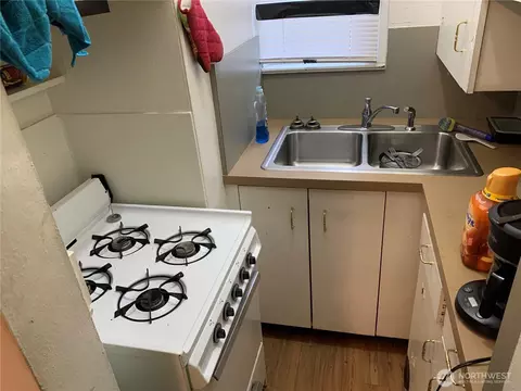 Kitchen - 2515 Oakes Ave, Everett, WA 98201 photo 2 of 6
