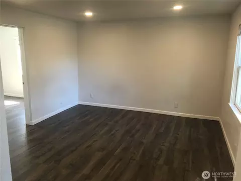 Living - 2515 Oakes Ave, Everett, WA 98201 photo 1 of 2