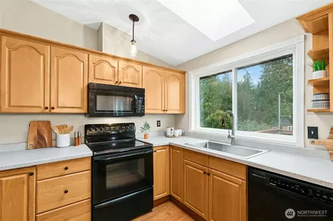 Kitchen - 24 199th Pl SE, Bothell, WA 98012 photo 3 of 3