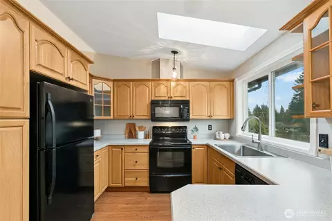 Kitchen - 24 199th Pl SE, Bothell, WA 98012 photo 2 of 3