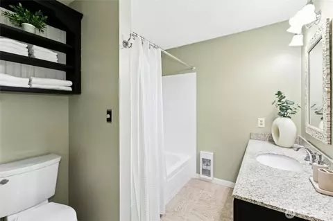 Bath - 24 199th Pl SE, Bothell, WA 98012 photo 2 of 3