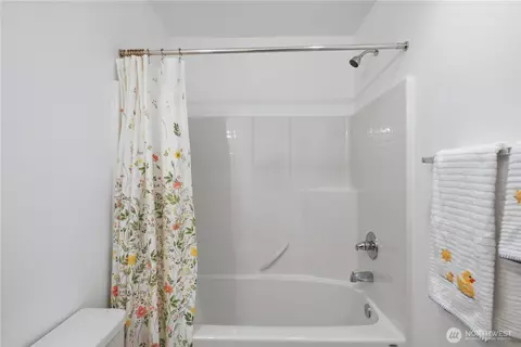Bath - 14019 33rd Dr SE, Mill Creek, WA 98012 photo 5 of 6