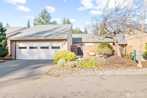 126 Hilltop Dr #C, Sequim, WA 98382