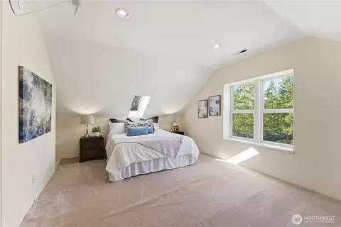 Bedroom - 2155 Deer Harbor Rd, Eastsound, WA 98245 photo 2 of 3