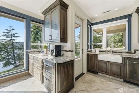 Kitchen - 2155 Deer Harbor Rd, Eastsound, WA 98245 photo 2 of 2