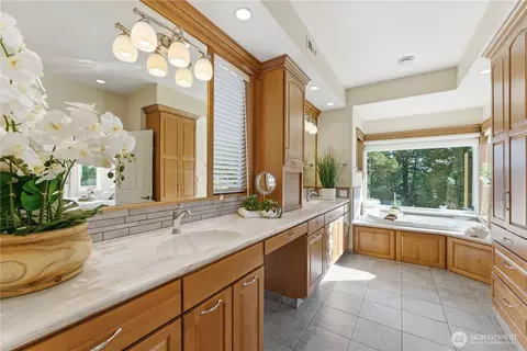 Bath - 2155 Deer Harbor Rd, Eastsound, WA 98245 photo 1 of 2