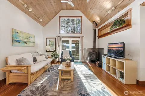 Living - 2155 Deer Harbor Rd, Eastsound, WA 98245 photo 2 of 4