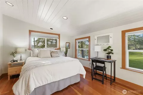 Bedroom - 2155 Deer Harbor Rd, Eastsound, WA 98245 photo 3 of 3