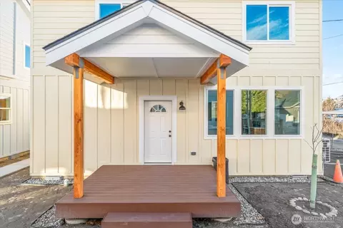 409 E Okanogan Ave, Chelan, WA 98816