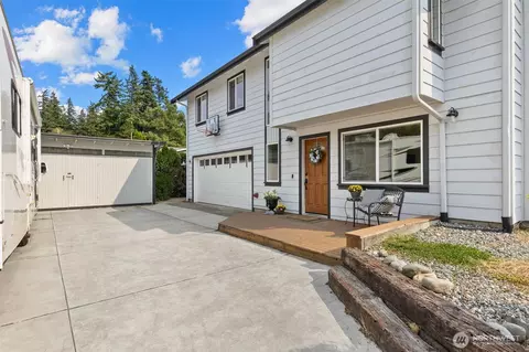 230 Heather Dr, Camano Island, WA 98282