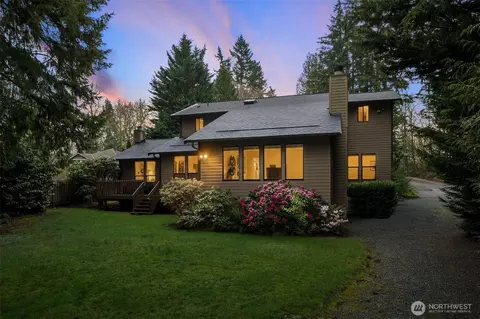 18557 W Lake Desire Dr SE, Renton, WA 98058