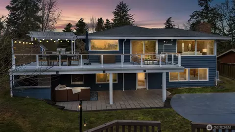 19870 47th Ave NE, Lake Forest Park, WA 98155