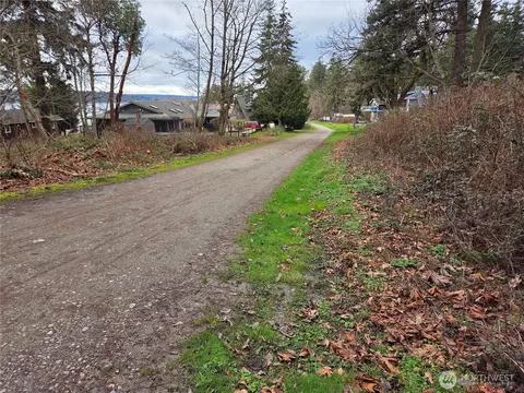 103 B Whidbey Island Dr, Hat Island, WA 98206