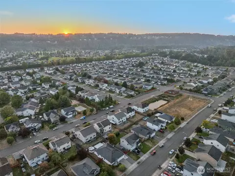 View/Area - 1324 Hansberry Ave NE, Orting, WA 98360 photo 2 of 2