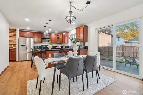 Dining - 1324 Hansberry Ave NE, Orting, WA 98360 photo 2 of 2