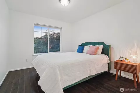 Bedroom - 1324 Hansberry Ave NE, Orting, WA 98360 photo 3 of 5